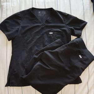 FIGS L Black scrub set